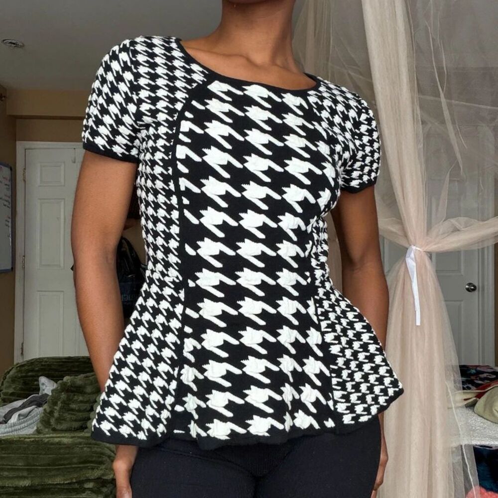 ELLE Collection Houndstooth Knit Top | Size S